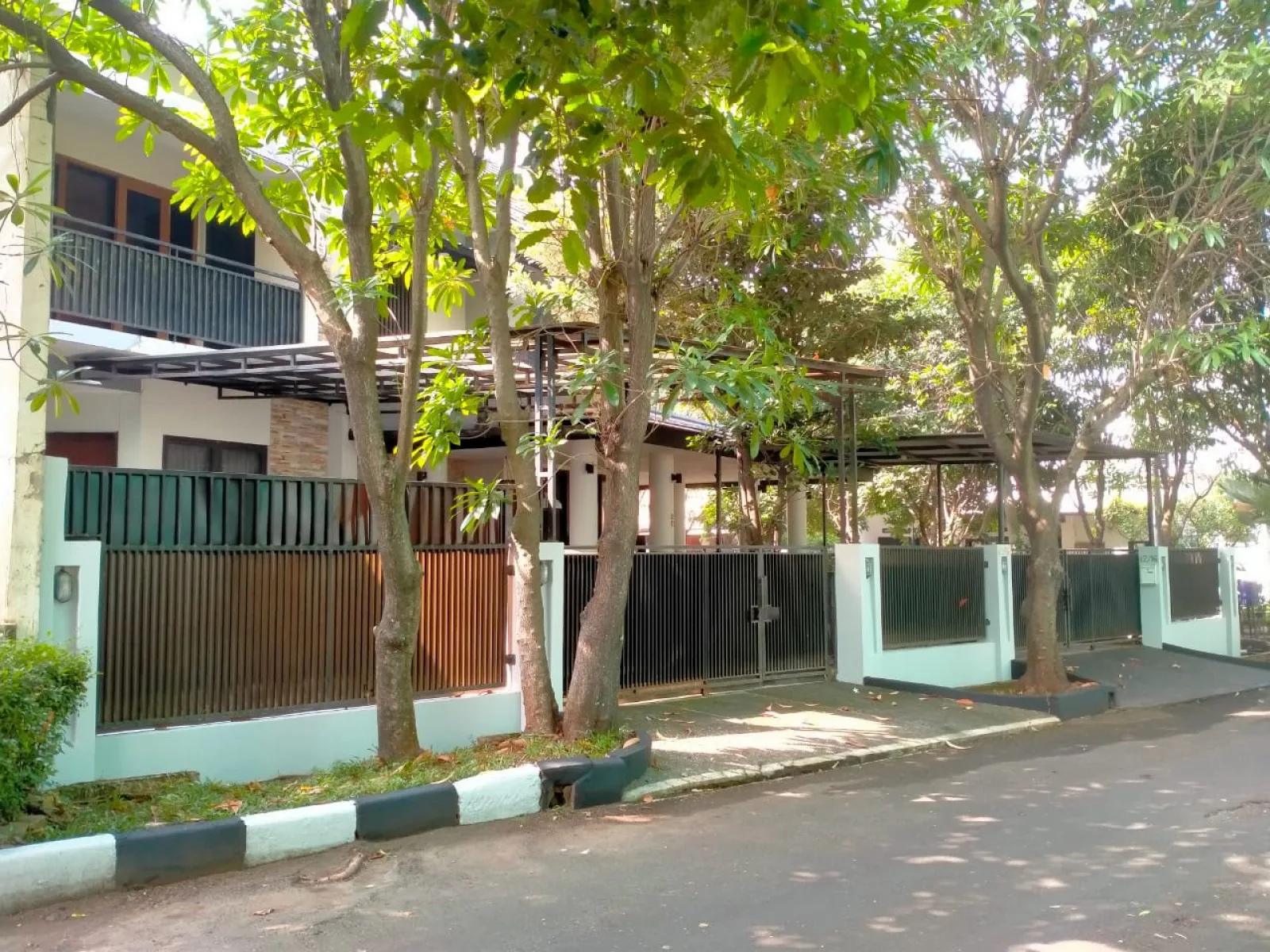 Rumah Mewah Dijual di Lebak Bulus, 2 Lantai Luas dengan SHM Harga Nego